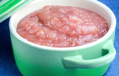 Fun Pink Apple Sauce - 6-12 Month Baby Food Recipe at Cleanbabyfood